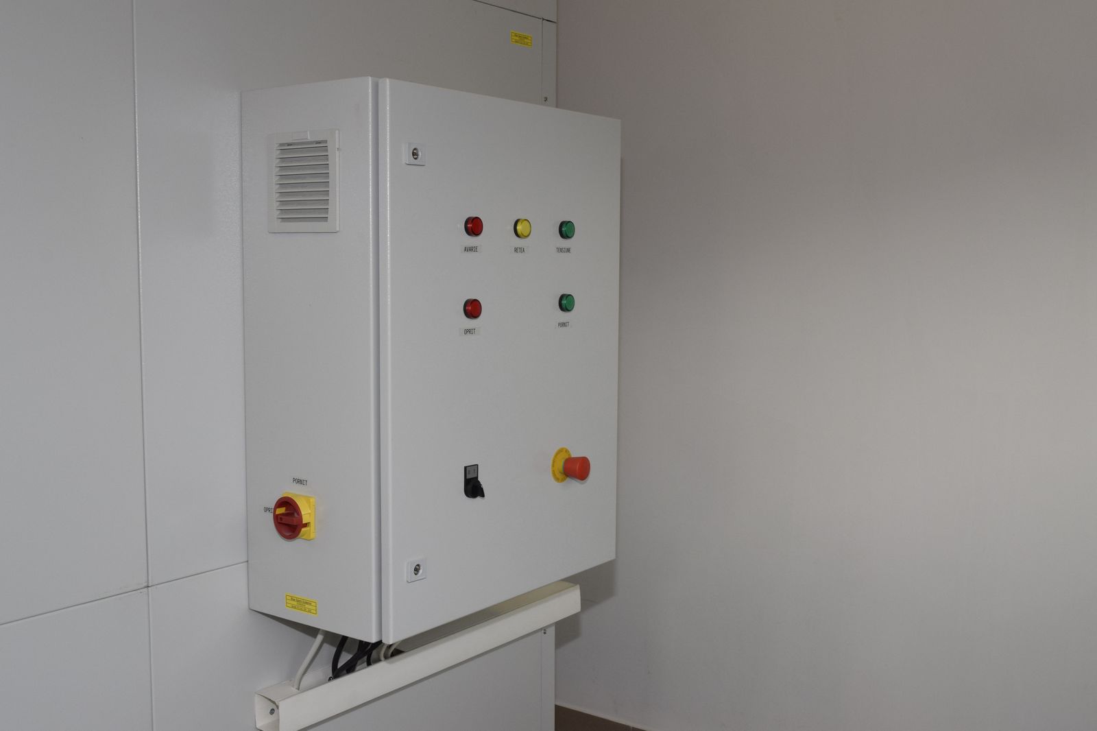 Dehydrator simple electrical panel